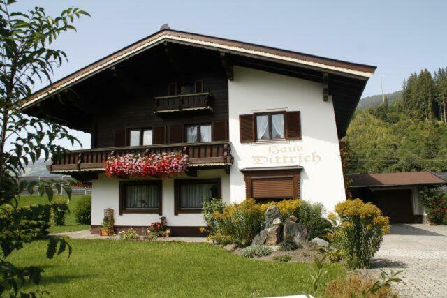 Haus Dittrich Apartment เคิร์ชแบร์ก อิน ทิโรล ภายนอก รูปภาพ